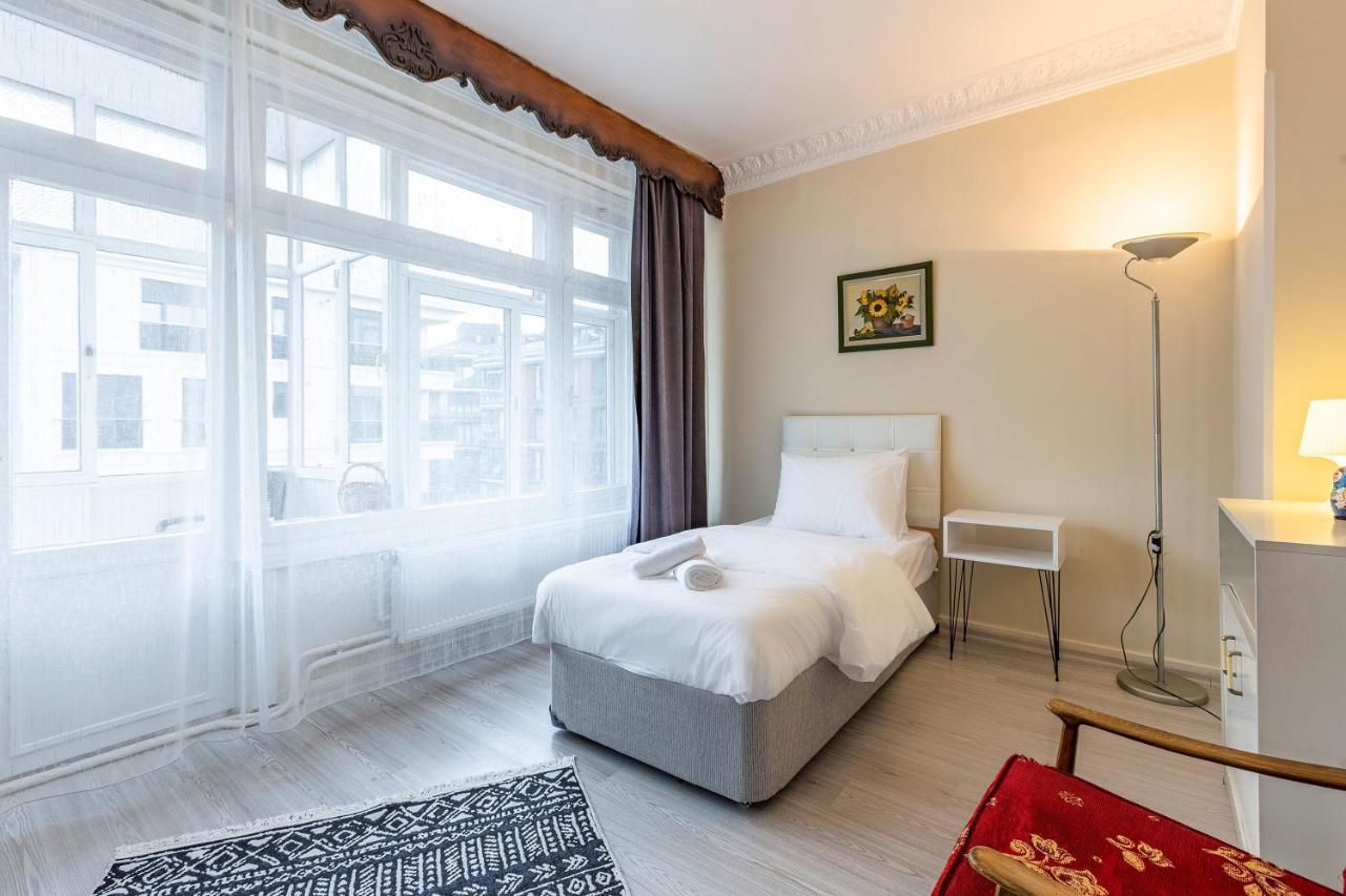 Charming Apartment Surrounded By Vibrant Attractions In Kadikoy Istanbul Ngoại thất bức ảnh