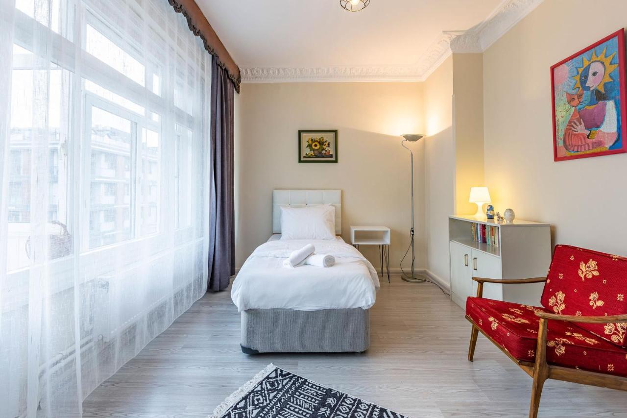 Charming Apartment Surrounded By Vibrant Attractions In Kadikoy Istanbul Ngoại thất bức ảnh