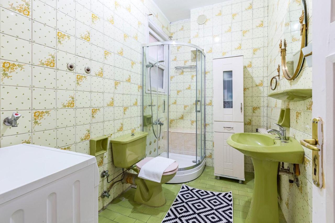 Charming Apartment Surrounded By Vibrant Attractions In Kadikoy Istanbul Ngoại thất bức ảnh